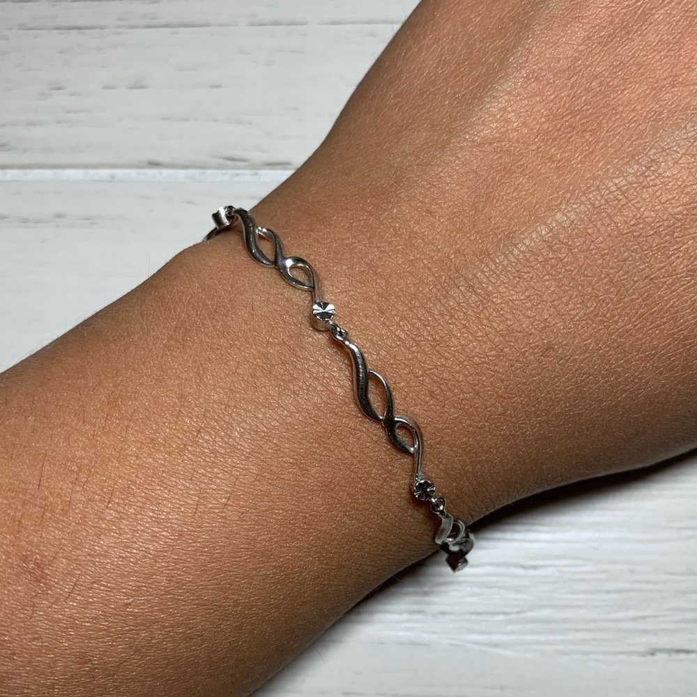 925 Silver Bracelet with Curve Design